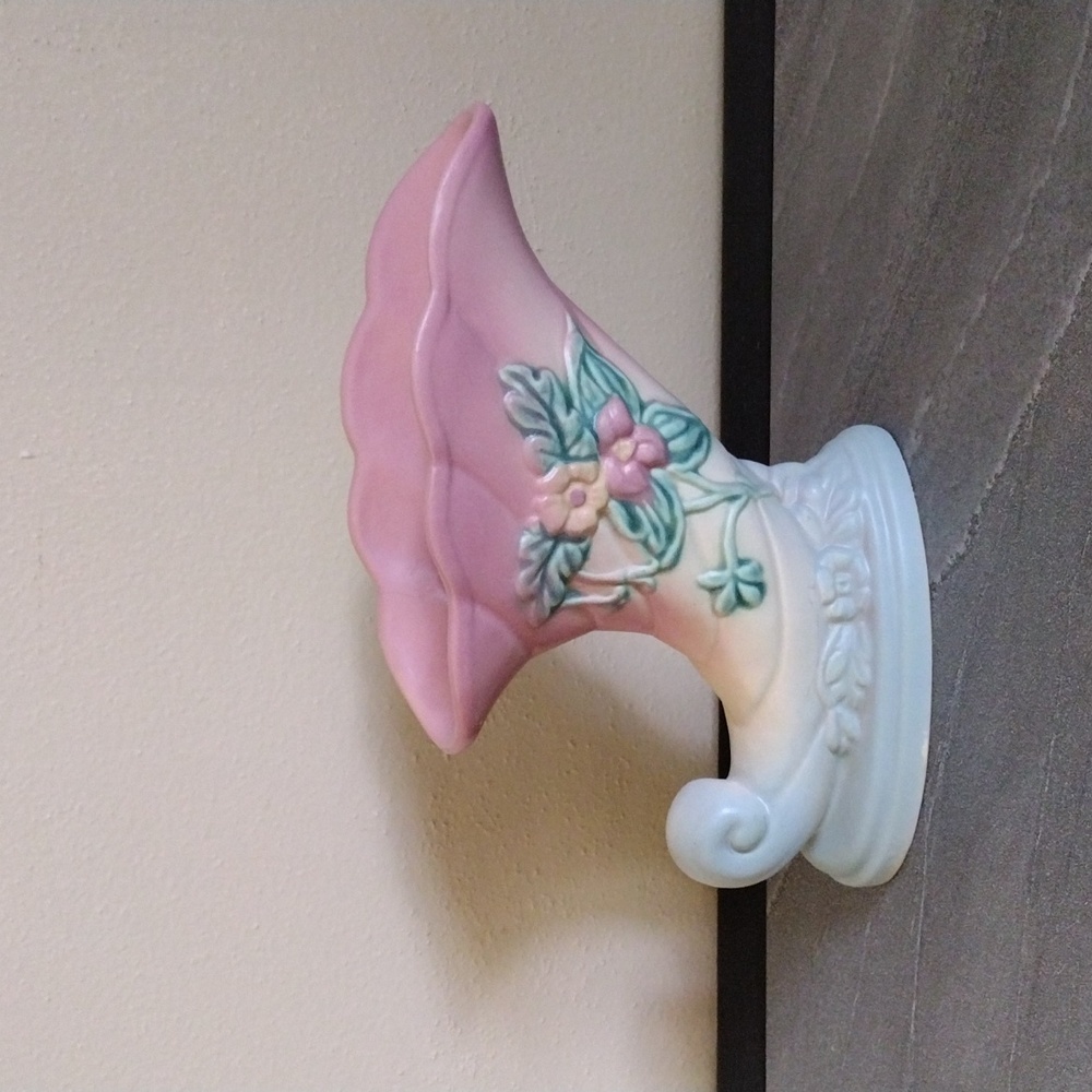 Hull Art U.S.A. Wildflower Cornucopia Vase